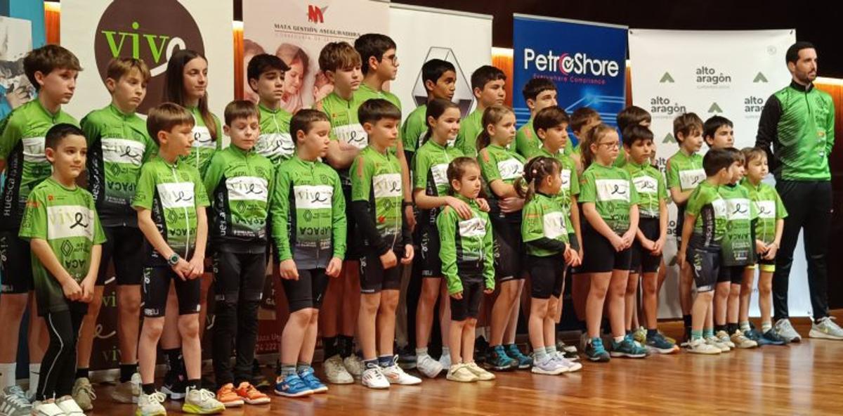 Integrantes de la escuela formativa del CC Oscense.