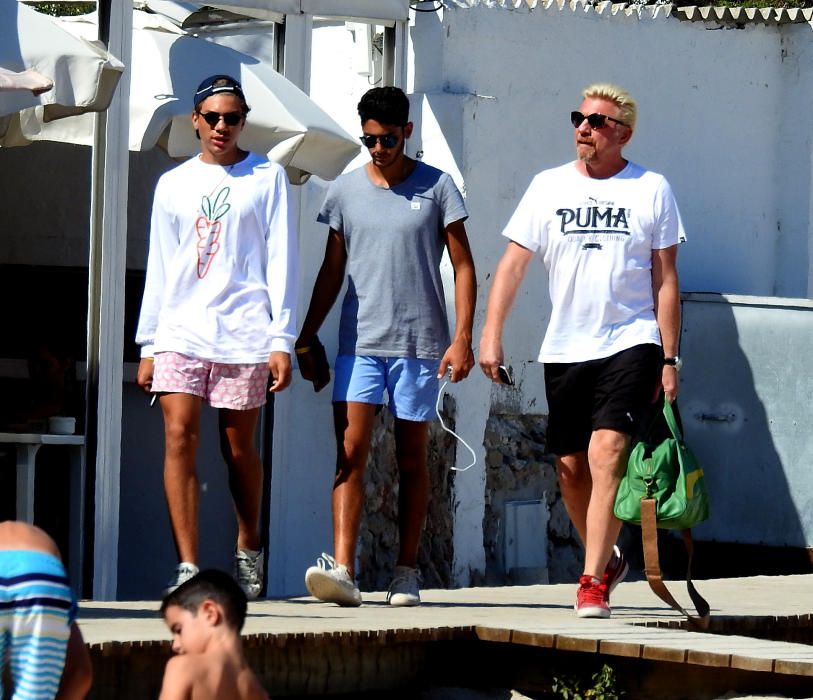 Boris Becker y dos de sus hijos en Ibiza.