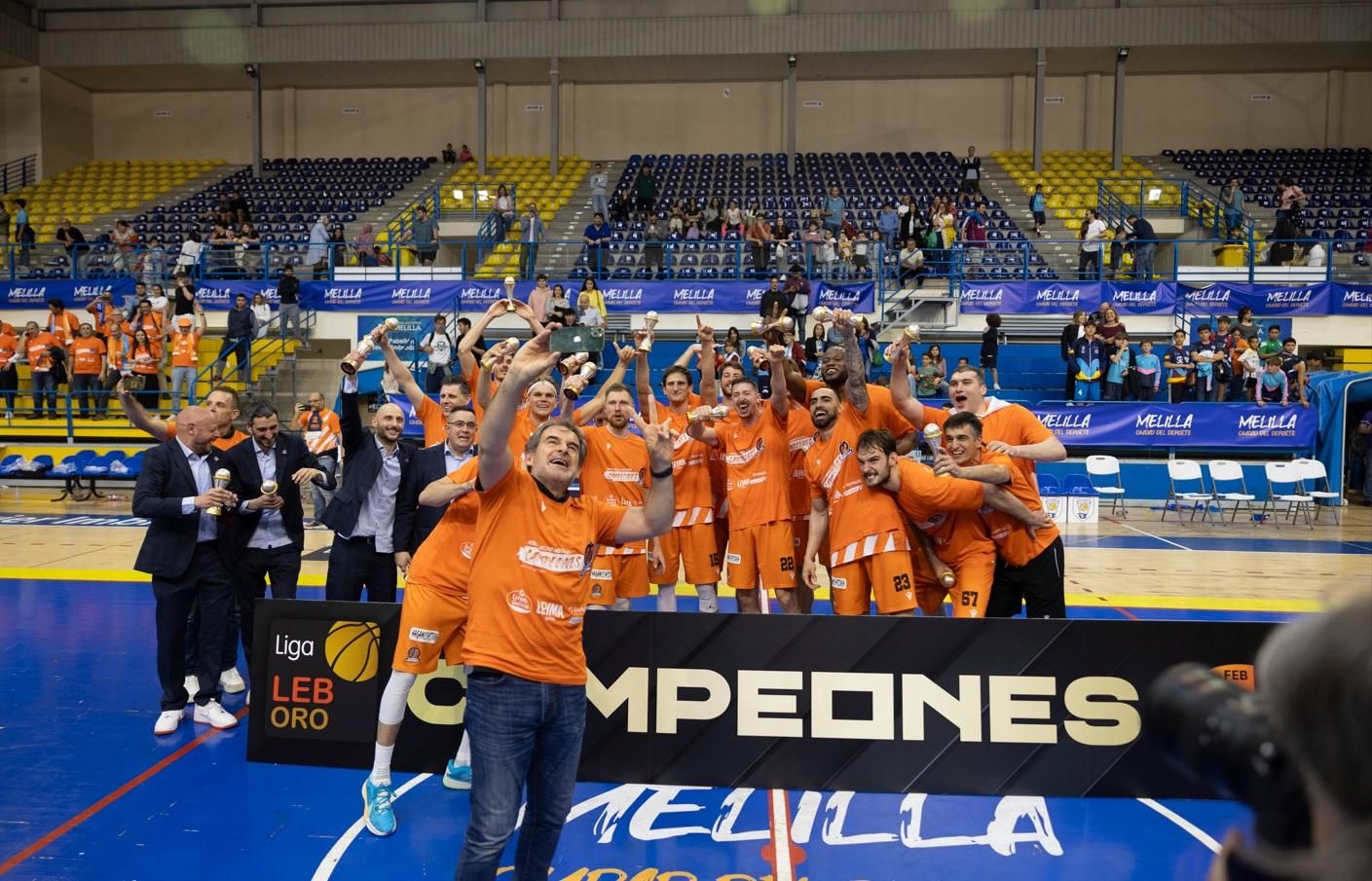 La fiesta del ascenso a la ACB del Leyma Básquet Coruña en Melilla.