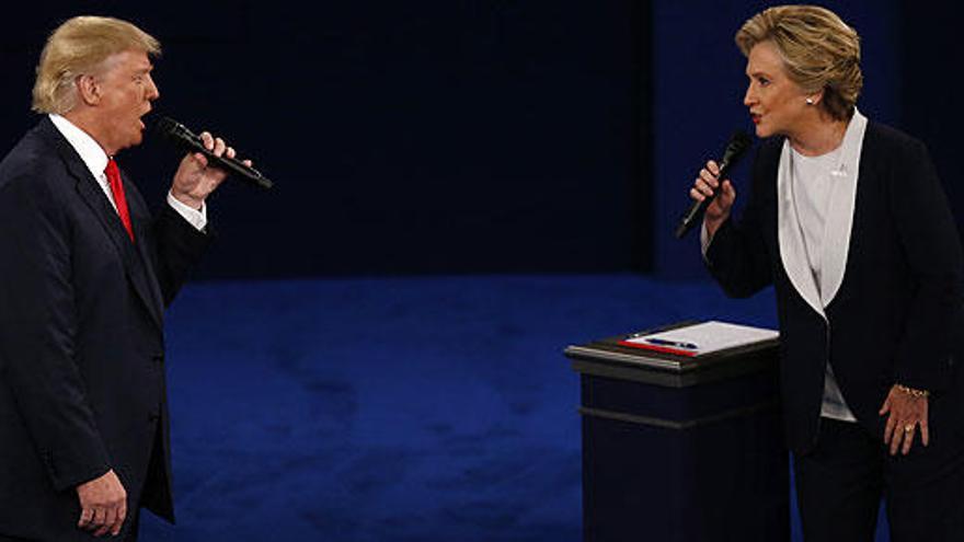 Donald Trump y Hillary Clinton, durante el debate.