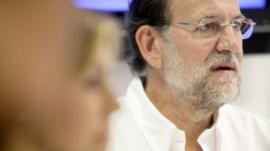 Rajoy recuerda al PSOE que Narcís Serra dimitió por espionaje