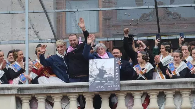 Atronadora mascletà de Nadal Martí en recuerdo a su hijo fallecido