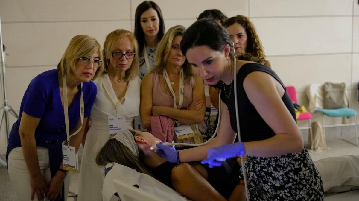 Taller sobre un nuevo tratamiento láser facial en la reunión de AEDV en València.