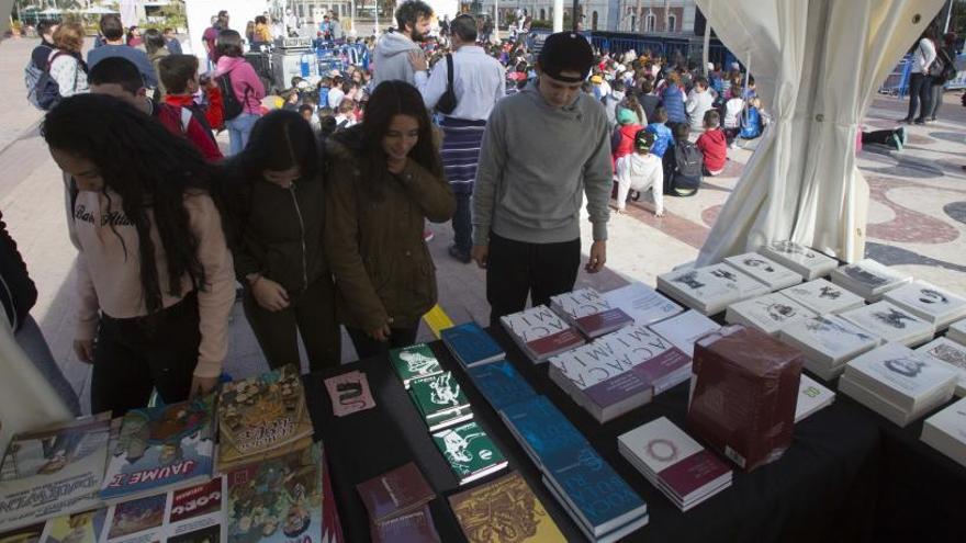 Un instante de una edición anterior de la Plaça del Llibre