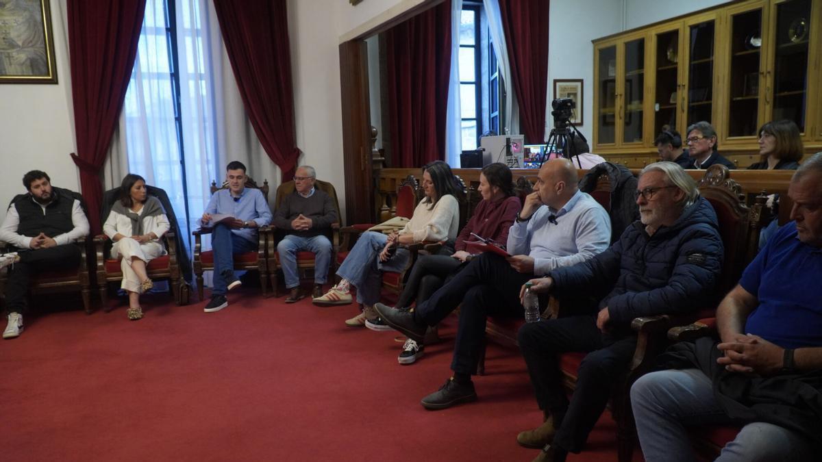 José Manuel Manso, segundo por la dcha., en un pleno.