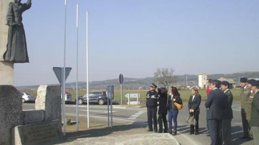 Representantes del Ejército a su llegada al lugar de la Batalla de Toro.