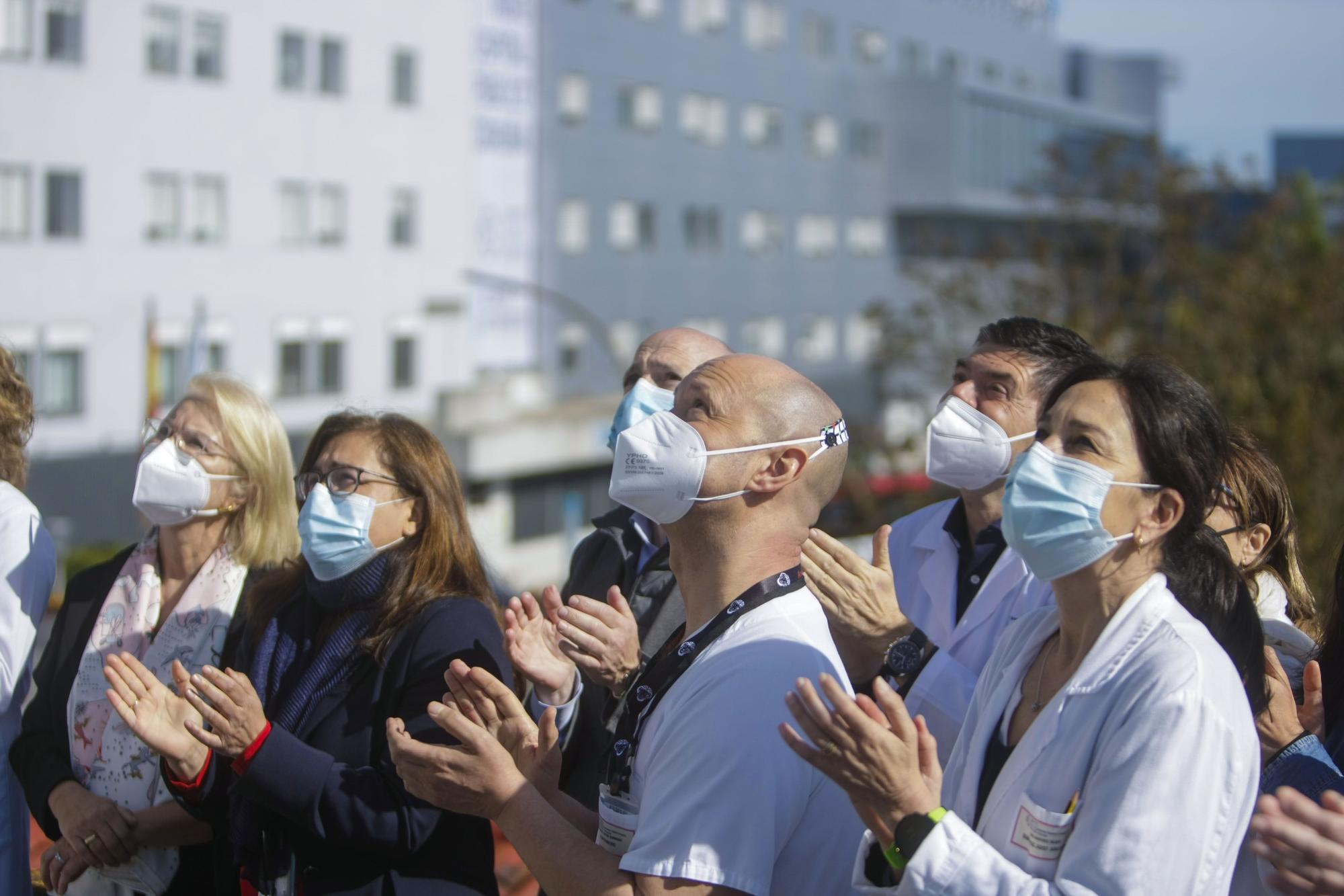 Homenaje de sanitarios a pacientes Covid y a sus familiares