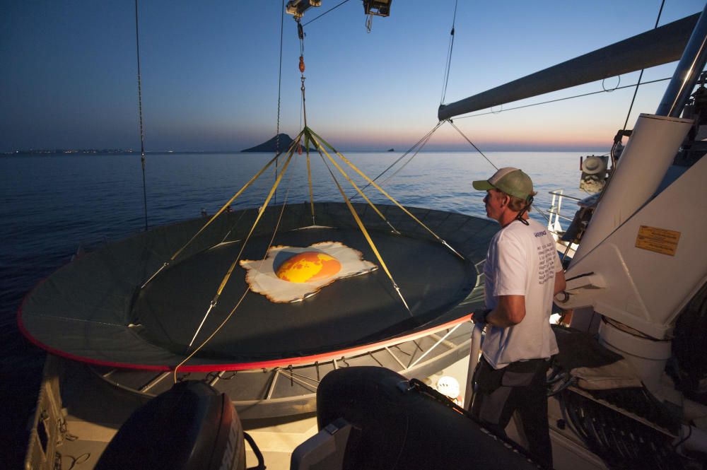 Una ''sartén gigante'' en La Manga para protestar