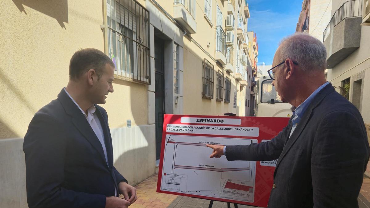 Los ediles Marco Antonio Fernández y Antonio Navarro visitan las obras en Espinardo.