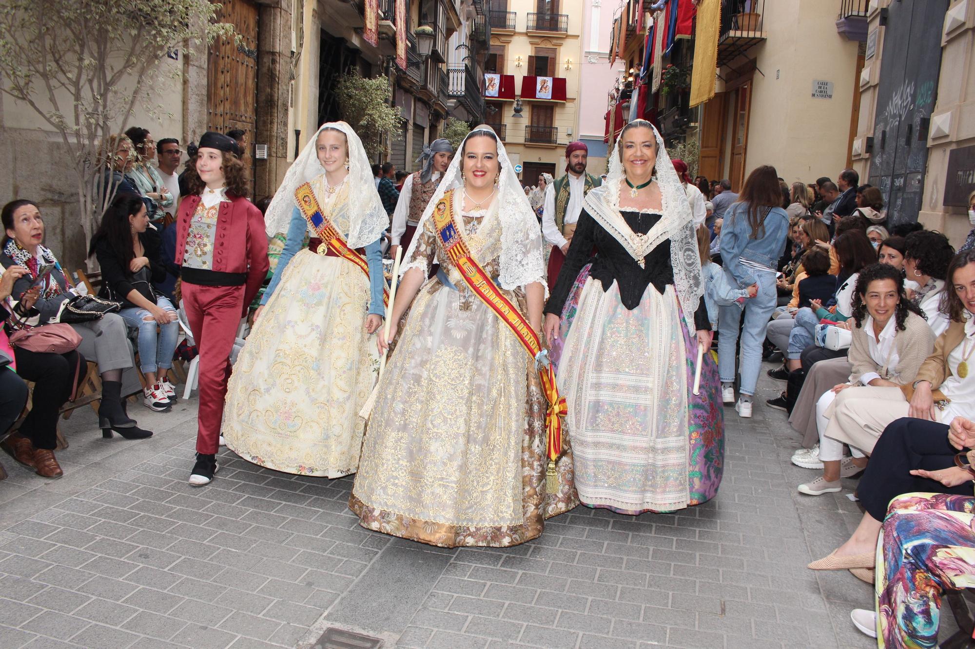 La fuerza de las Fallas en la Procesión de la Virgen (III)