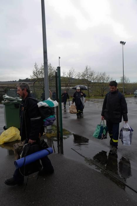 Salida de los trabajadores encerrados en Alcoa