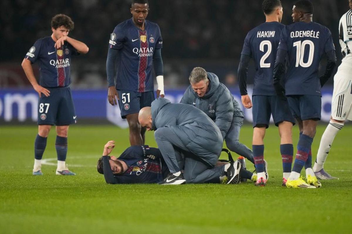 Khvicha Kvaratskhelia, lesionado en la Champions