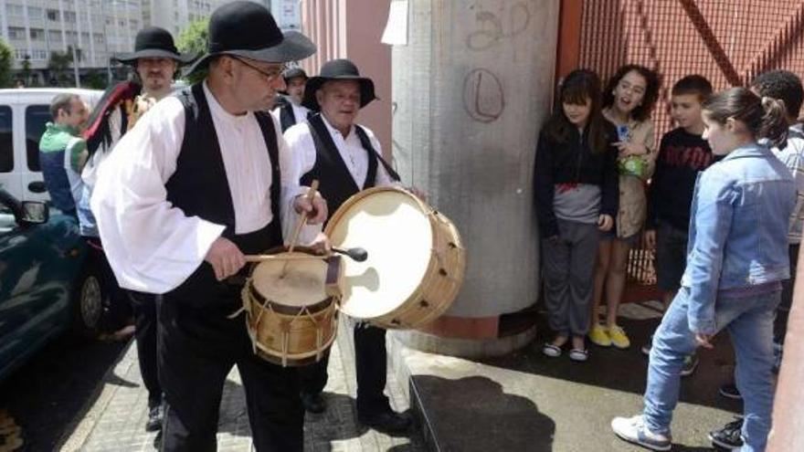 El colegio Rosalía de Castro cumple un cuarto de siglo