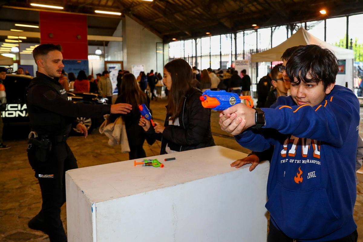 Los estudiantes también practicaron tireo.