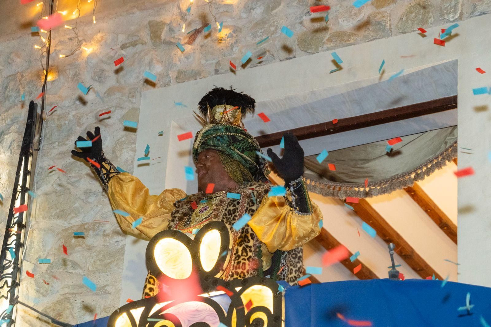 La Vila Joiosa recibe a los Reyes Magos por la puerta grande