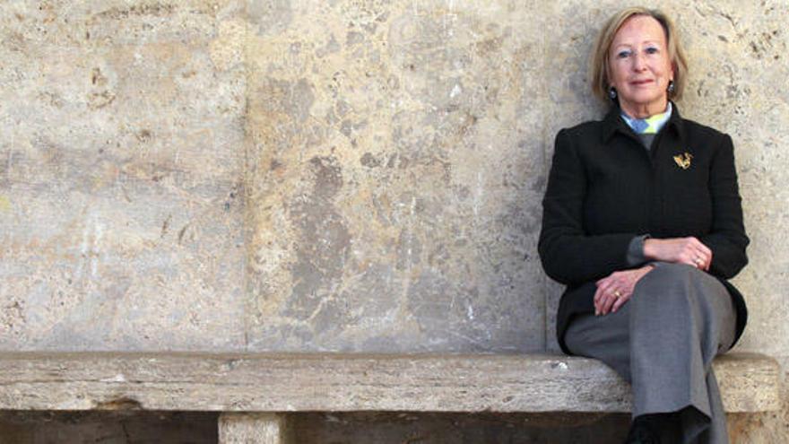 María García-Lliberós: "Los novelistas escarbamos en los recuerdos para hacer ficción"