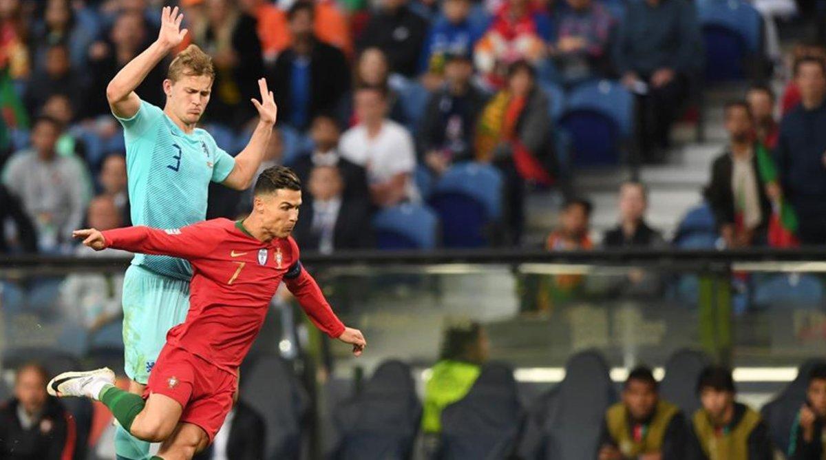 De Ligt y Cristiano Ronaldo en la final de la UEFA Nations League. ¿Serán compañeros la próxima temporada en la Juventus?