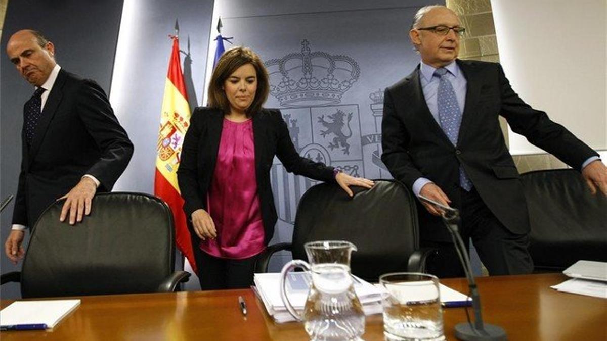 Luis de Guindos (izquierda), Soraya Saenz de Santamaría y Cristóbal Montoro, el pasado viernes