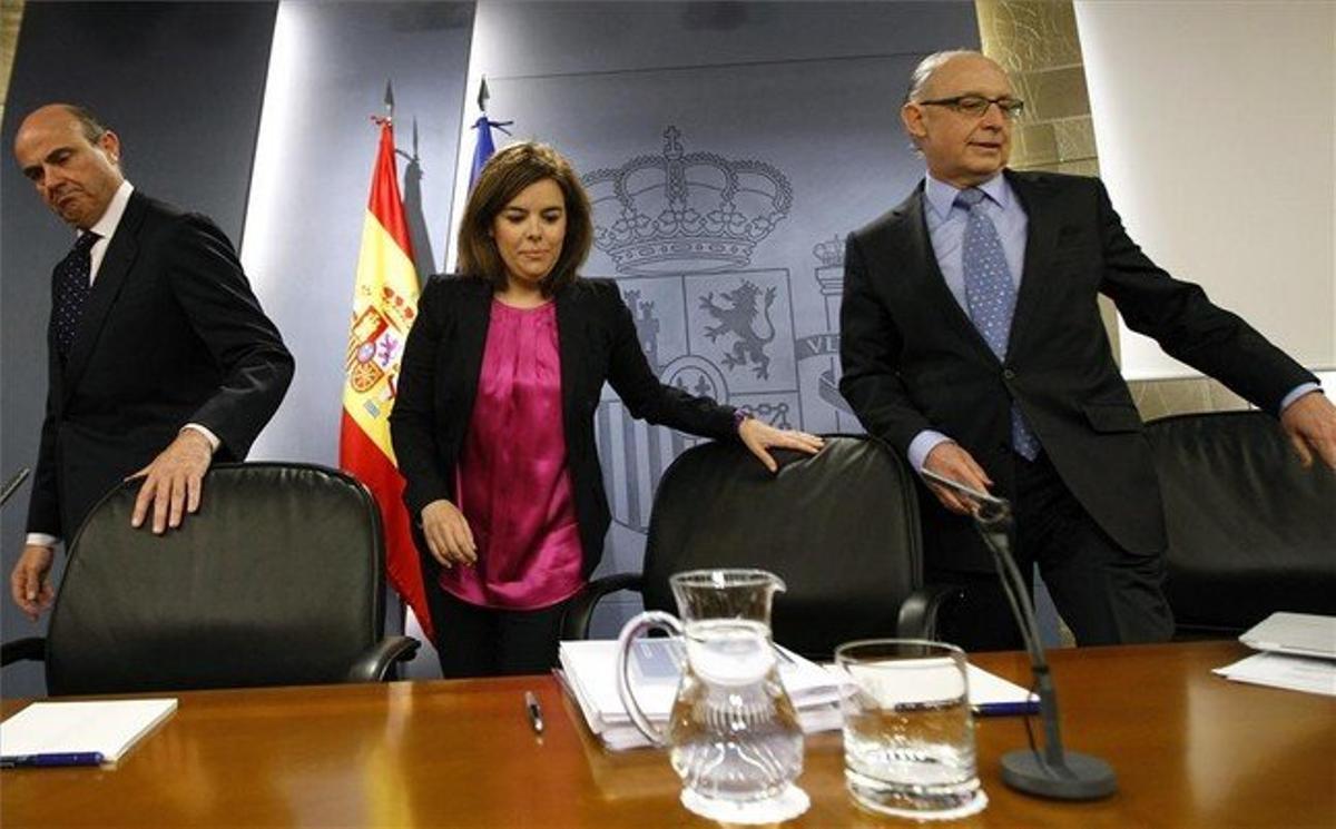 Luis de Guindos (izquierda), Soraya Saenz de Santamaría y Cristóbal Montoro, el pasado viernes