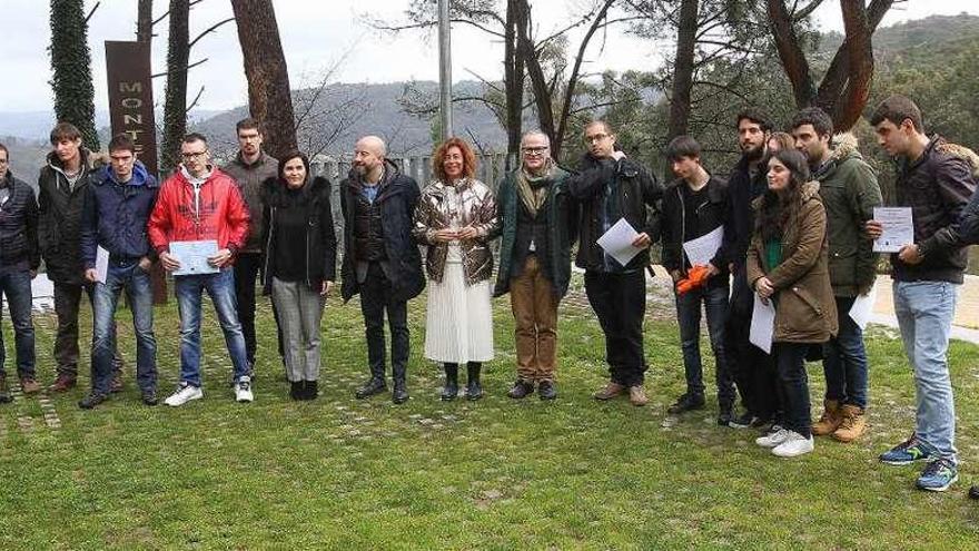 Los alumnos participantes en el obradoiro &quot;Montealegre II&quot;, en el parque botánico. // Iñaki Osorio