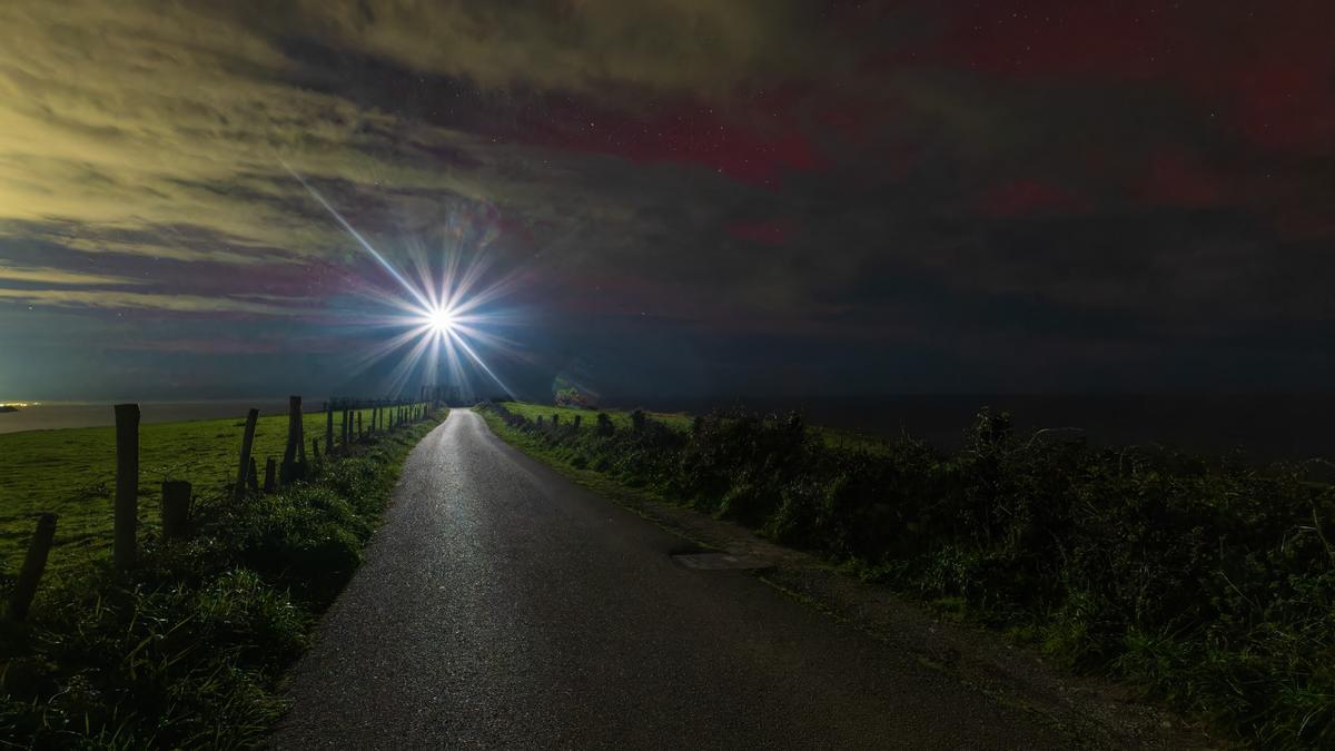 La aurora boreal se asoma al cielo asturiano para empezar el 2025: así se vio el fenómeno desde Lastres y Llanes