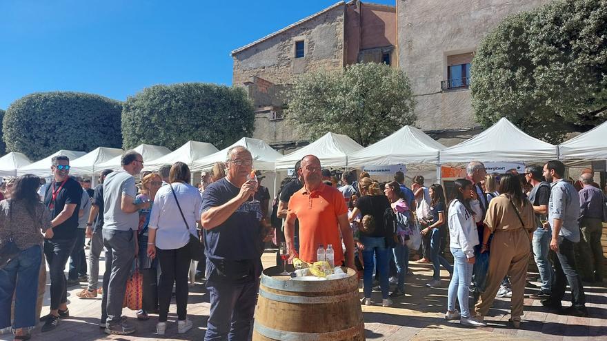 Els vins de la Do Pla de Bages omplen de visitants la plaça Major d&#039;Artés