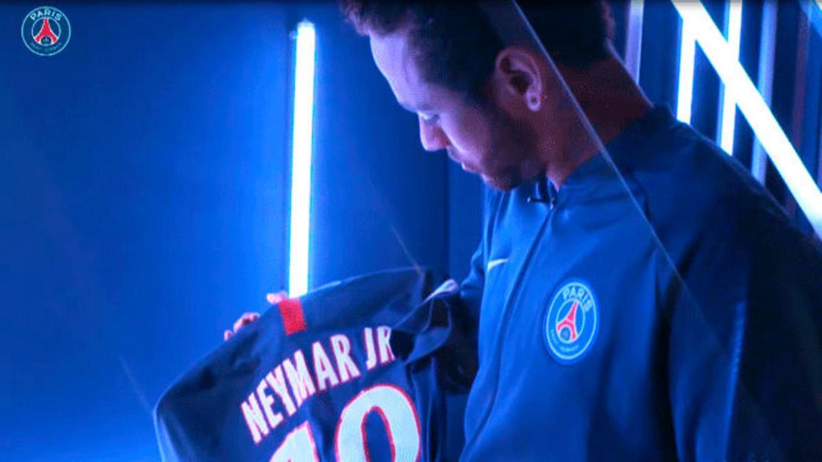 Mbappé y Neymar, presentan la nueva camiseta del PSG