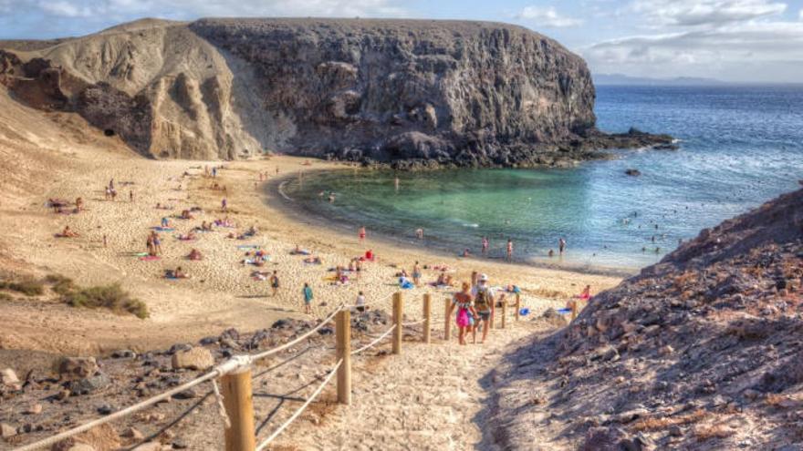 La Playa de Papagayo, de Lanzarote, compite por ser la mejor de España