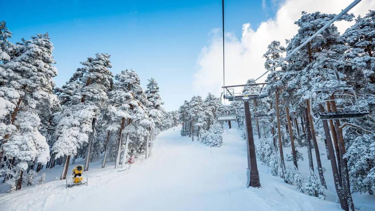 Si quieres sentir que estás dentro de una auténtica postal navideña, no puedes perderte los paisajes que ofrece este pueblo a 50 kilómetros de Madrid