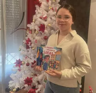 Zaira, la niña de Calamonte que con solo 12 años escribe e ilustra un cuento contra el bullying