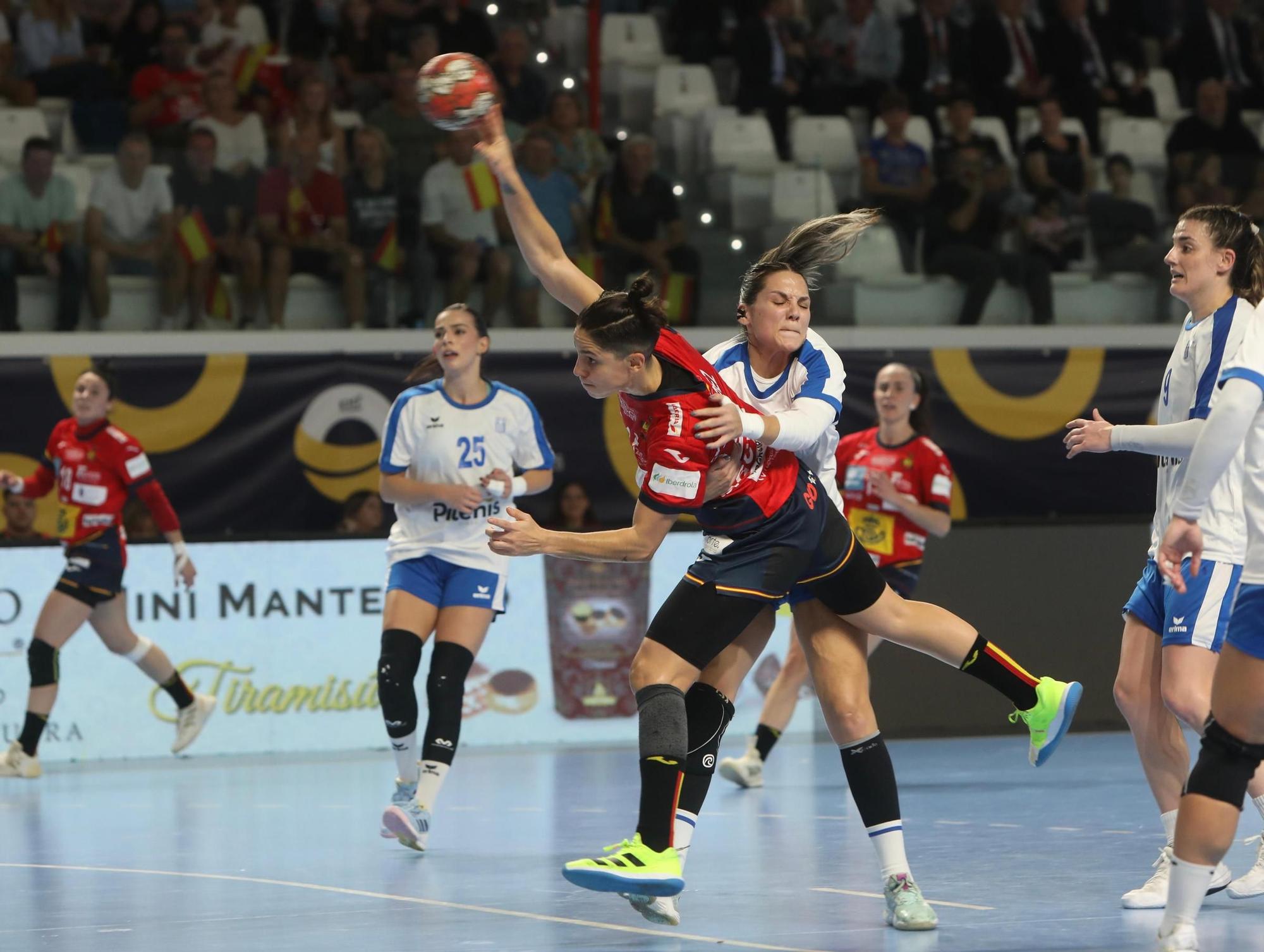 Todas las fotos del partido España - Grecia de balonmano femenino disputado en el Port de Sagunt