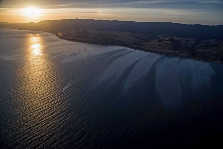 Vertido de petróleo en California