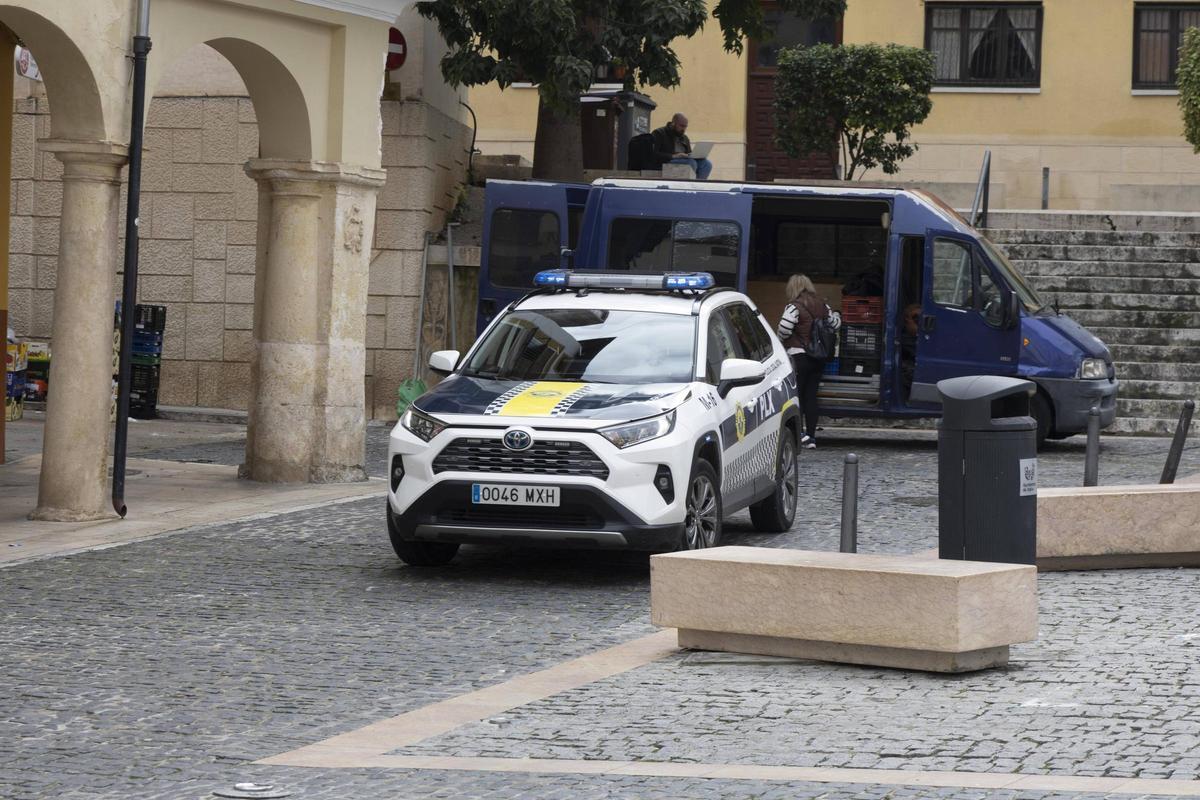 Un coche de la Policía Local, en una imagen de archivo.