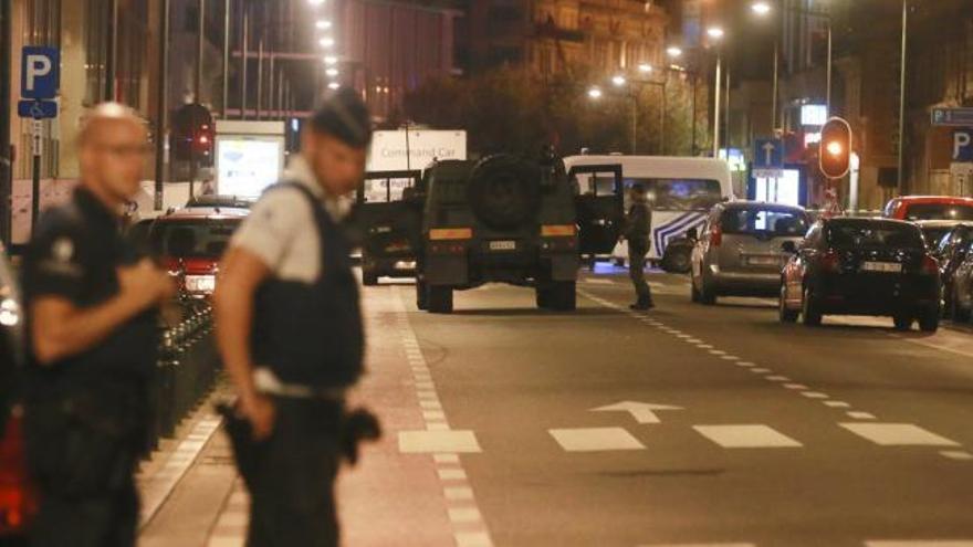 Dos soldados belgas matan a tiros a un hombre que les atacó con un cuchillo en Bruselas