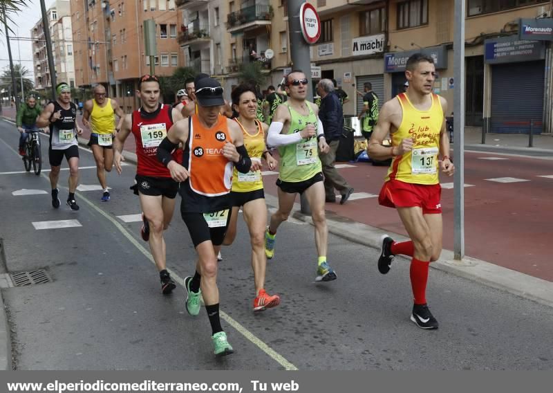 Atletas en el IX Marató BP de Castellón