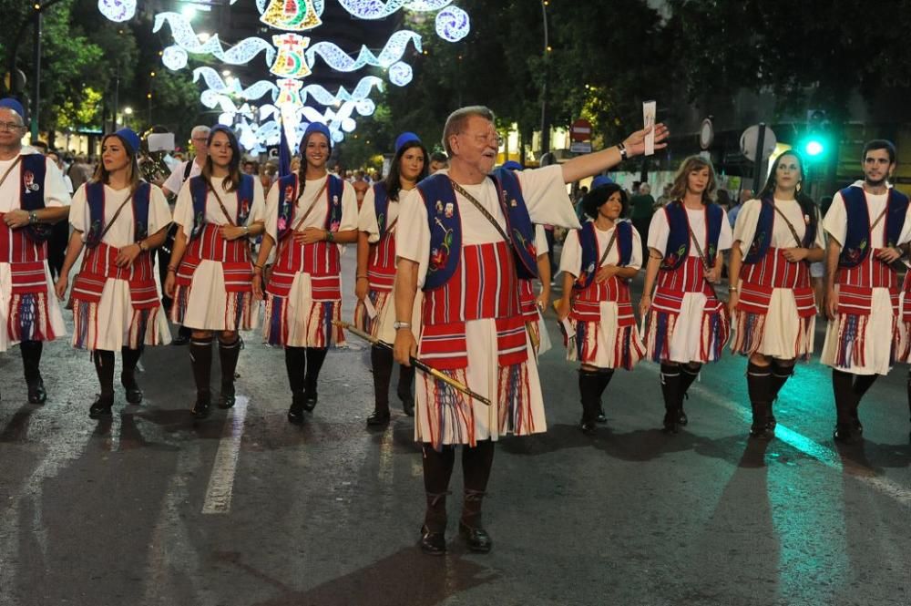 Desfile de Moros y Cristianos por las calles de Mu