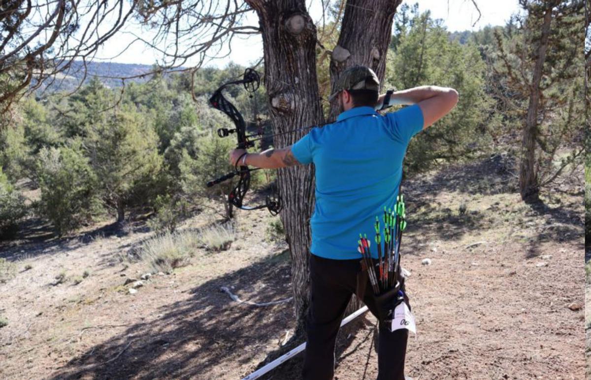Federación plantea la caza con arco frente a la jaula en zonas con restricciones