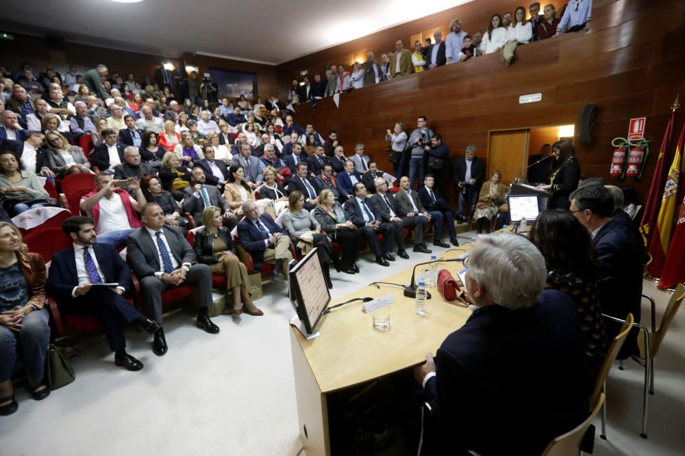 Presentación del cartel del Entierro de la Sardina y posterior reparto de pasteles de carne