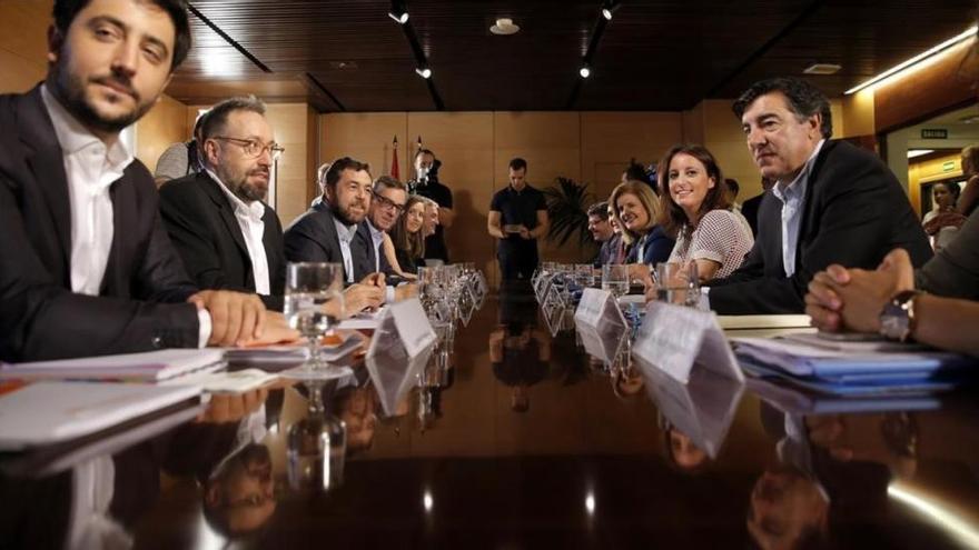 Rivera pide a Rajoy blindar el Estado frente a las autonomías