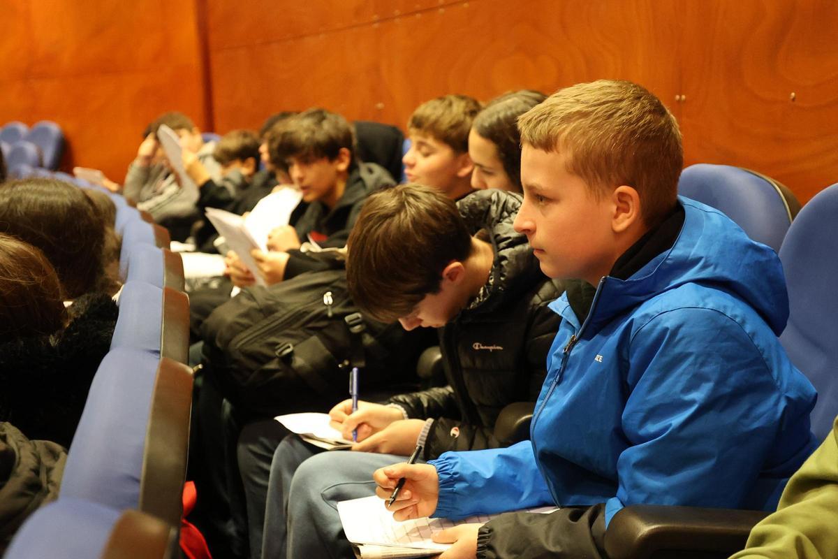 Los alumnos de 2º de la ESO de Sant Agustí visitan el Diario de Ibiza Los alumnos de 2º de la ESO de Sant Agustí visitan el Diario de Ibiza