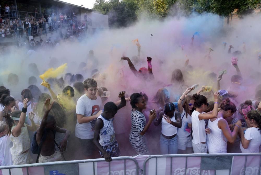 Festa «holi» a les festes d'agost de Banyoles