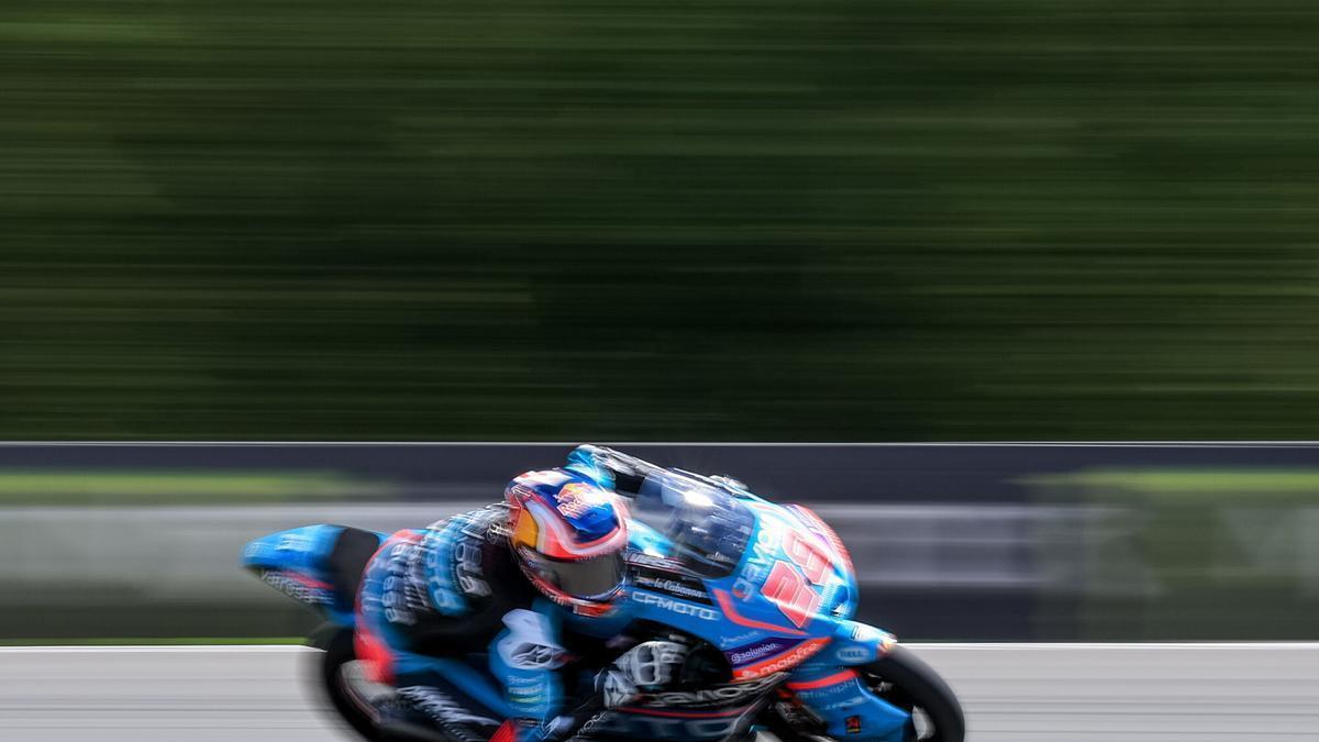 BRNO (Czech Republic), 20/06/2026.- Spanish Moto3 rider Maximo Quiles of CFMOTO Aspar Team in action during the Qualifying Nr.2 session for the Motorcycling Grand Prix of the Czech Republic at Masaryk circuit in Brno, Czech Republic, 20 June 2026. (Motociclismo, República Checa) EFE/EPA/MARTIN DIVISEK