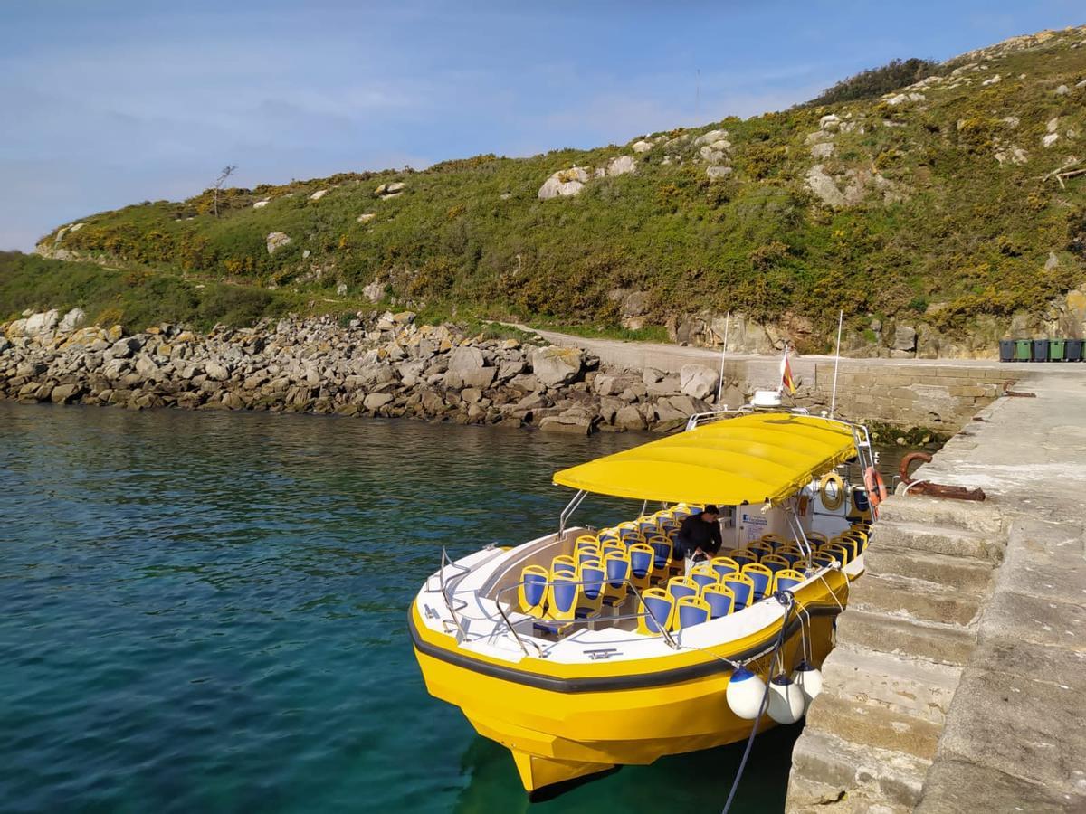 Una de las embarcaciones que se desplazan a las islas atlánticas.