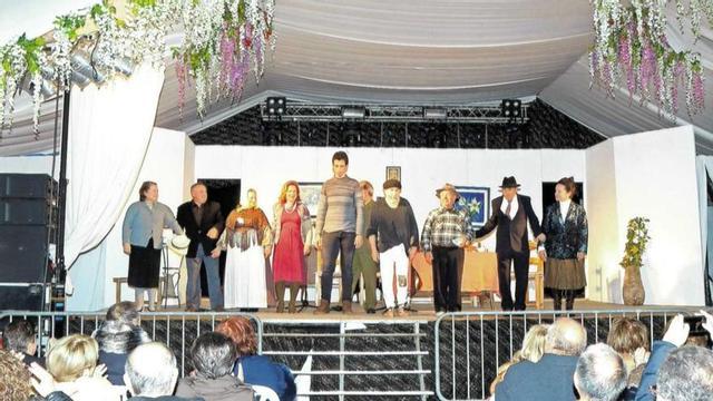 El grupo de teatro Es Molí, en un montaje anterior, ‘Dianxes, quina història!’.