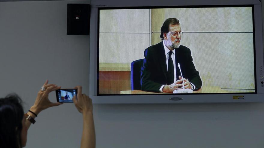 Rajoy s&#039;escuda en el seu paper «polític» dins del PP i nega conèixer una caixa B