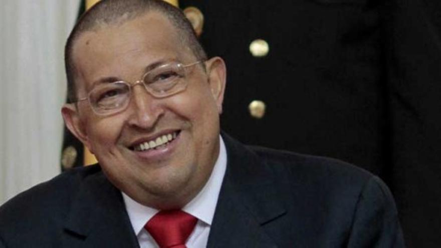 Primera comparecencia de Hugo Chávez con el pelo rapado