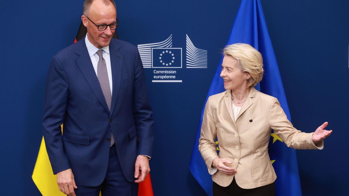 El canciller alemán, Friedrich Merz, y la presidenta de la Comisión Europea, Ursula von der Leyen, durante un encuentro en una foto de archivo.