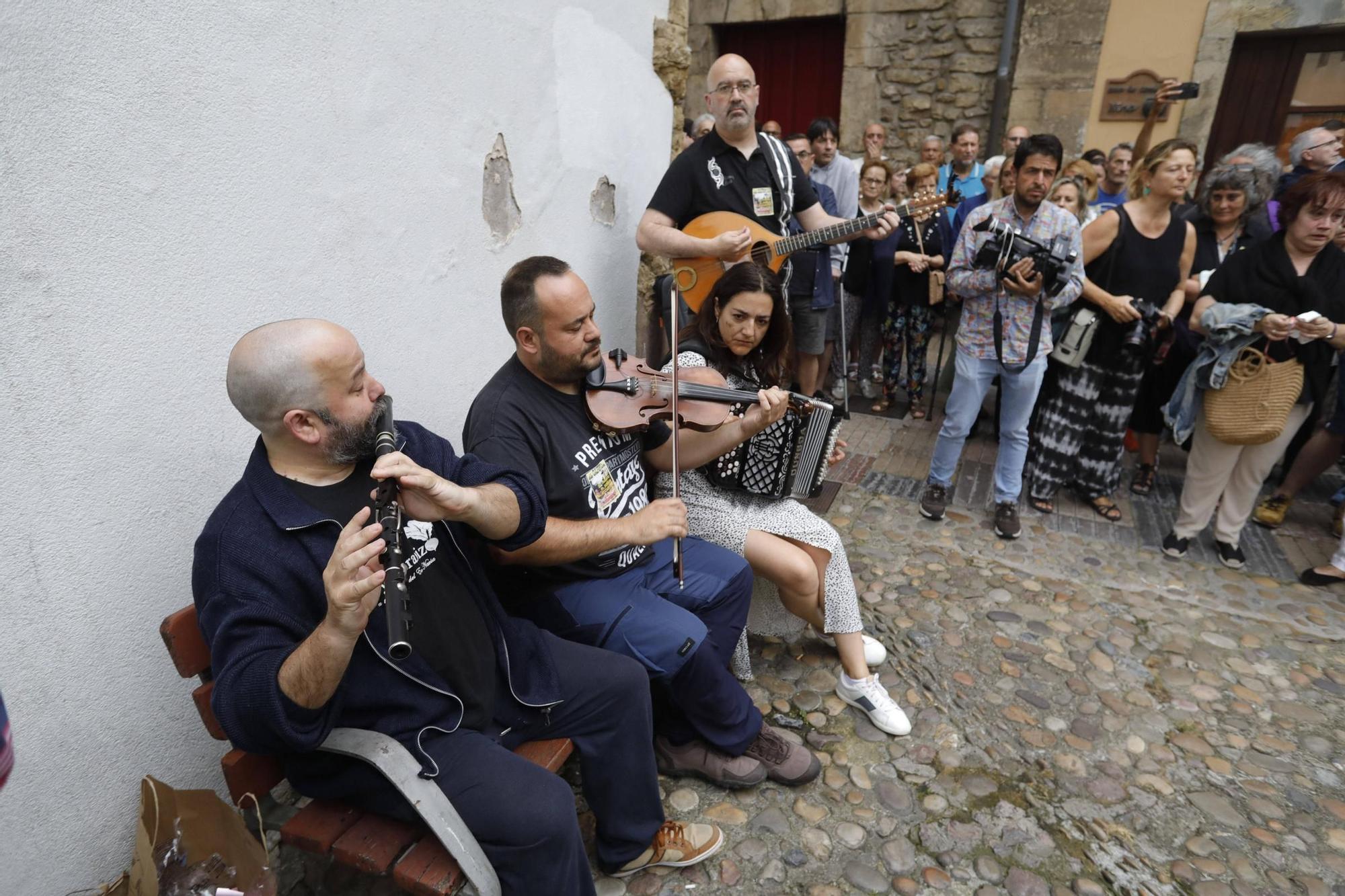 Así fue la despedida y el homenaje de amigos y clientes del Cafetón en Avilés a sus dueños, muertos en León