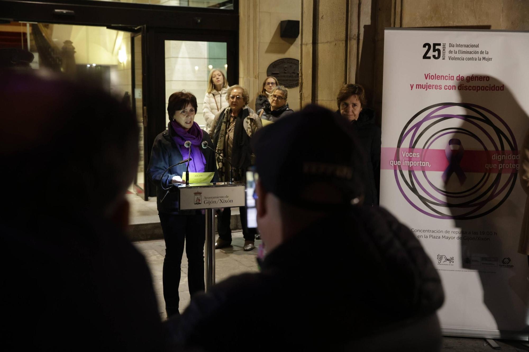 La concentración por el 25N en Gijón, en imágenes