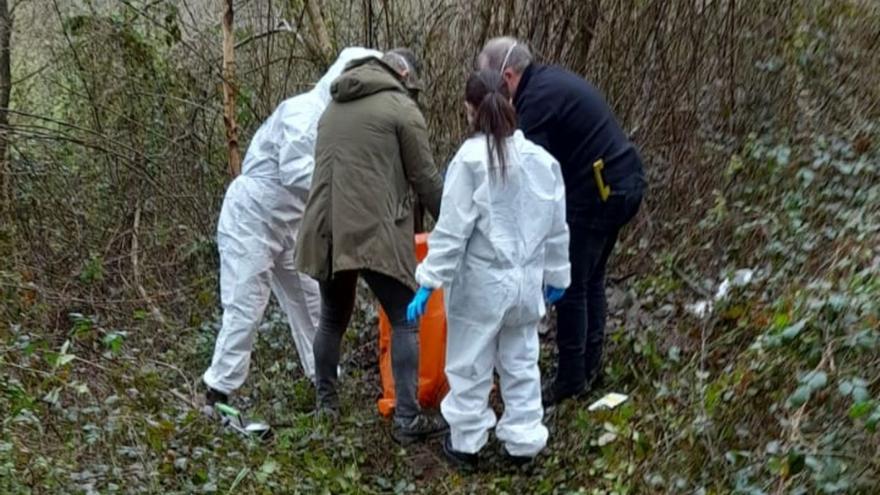 La Policía Judicial investiga la identidad de los restos óseos hallados en Lalín